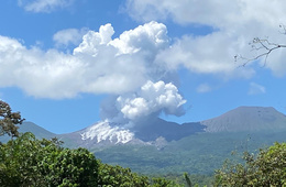  (Video) Volcán Rincón de la Vieja hace nueva erupción y columna alcanza los 1500 metros 