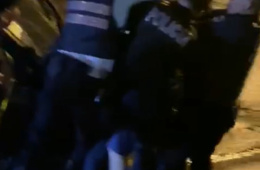  (VIDEO): Violenta riña entre policías y 2 hombres tras detectar olor a marihuana 