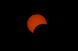  Las espectaculares imágenes del eclipse “círculo de fuego” que se vio en África y Asia 