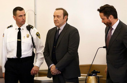  (Video) Kevin Spacey reaparece en video navideño 