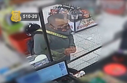  ¿Lo ha visto? Este hombre usa tarjetas robadas para comprar 